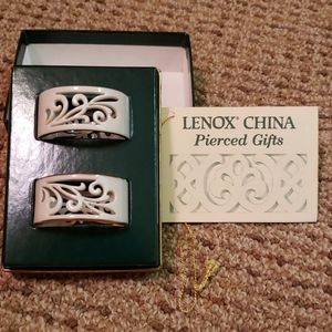 Set of 2 Lenox napkin rings NIB